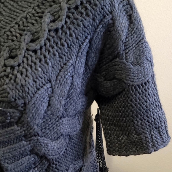 Womans 100%Acrylic Sweater - Picture 4 of 7